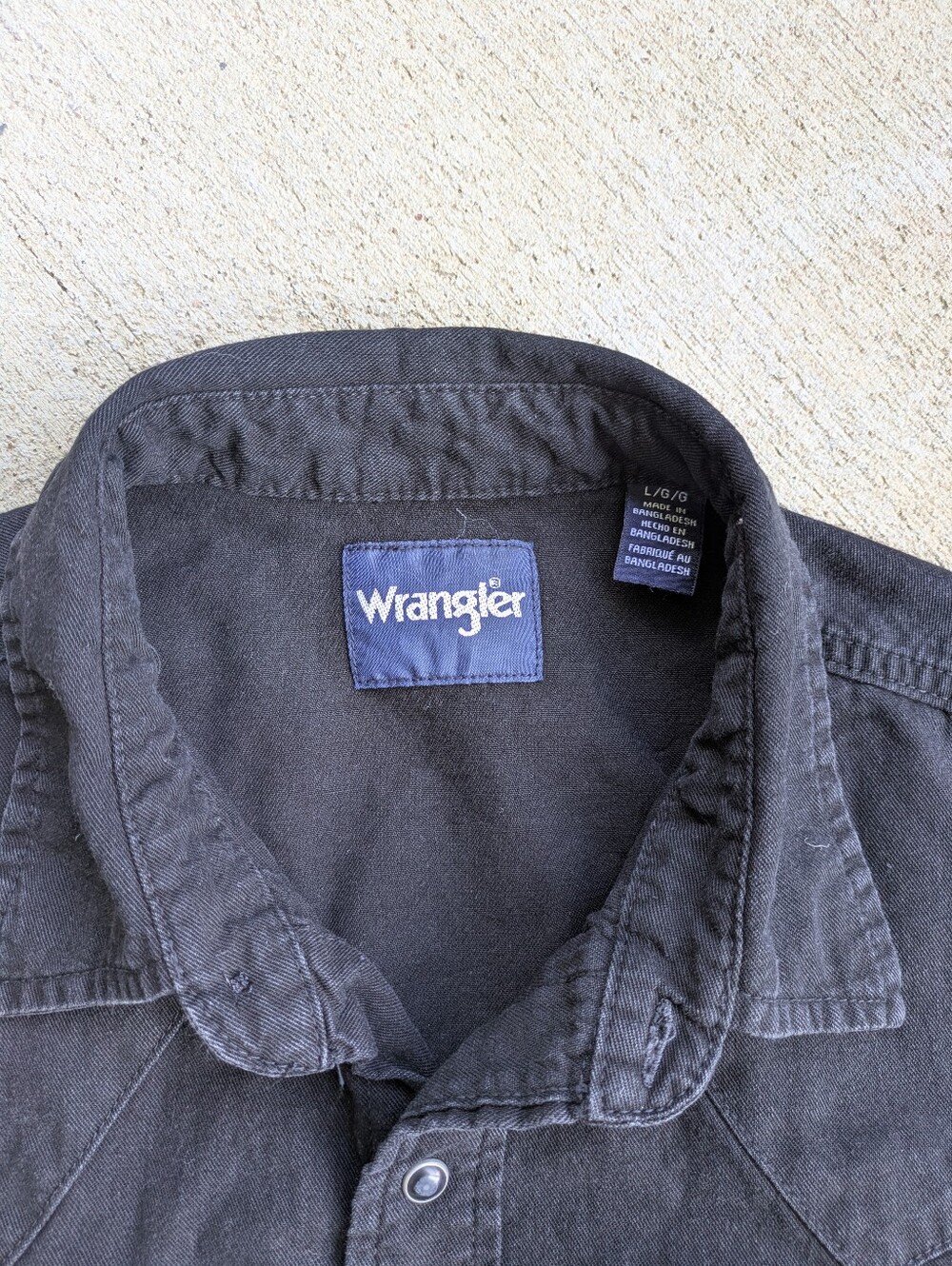 Vintage Wrangler Men's Black Long-Sleeve Pearl Snap Western Shirt Jacket - Picture 2 of 5